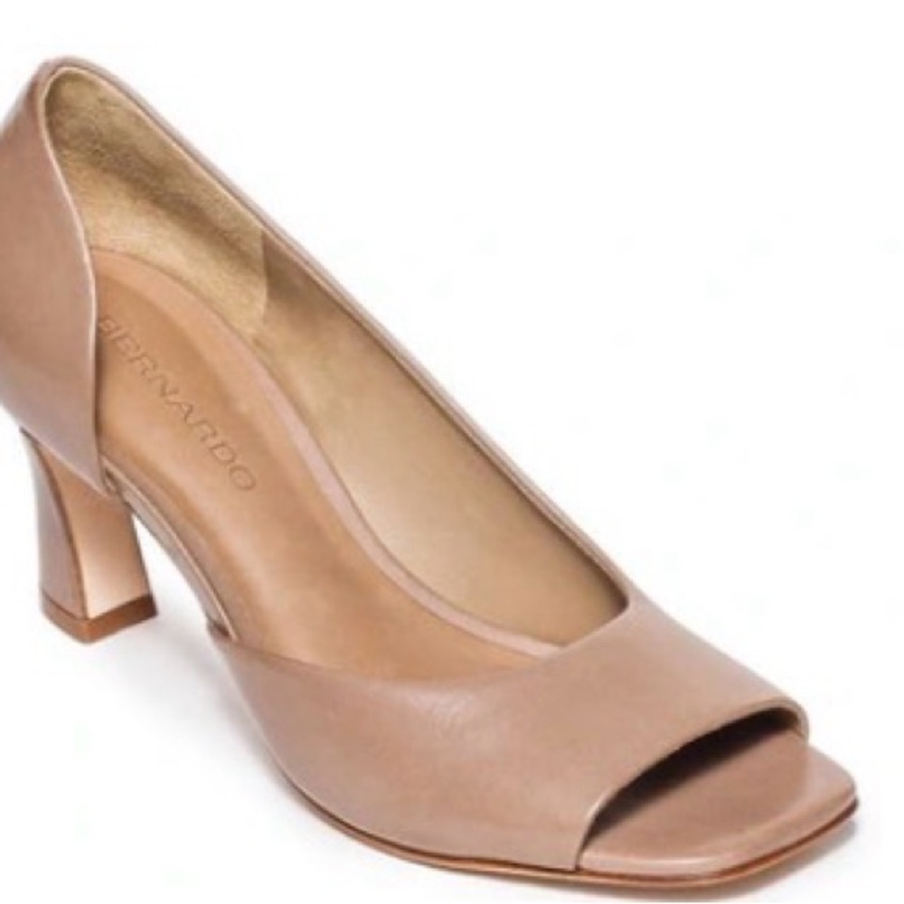 Bernardo Women's Classic Tan Heels